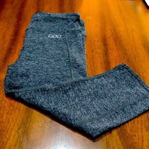 Lorna Jane dark grey workout capri tights.  Size Sm. Excellent used condition.